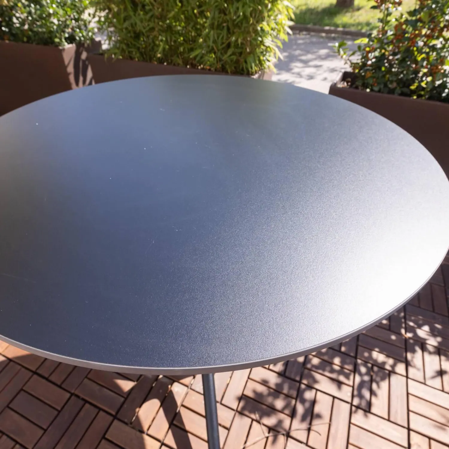 Vitra Gartentische|Tisch Outdoor Belleville Vollkernmaterial Schwarz Gestell Tiefschwarz Vollverzinkt