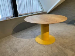 Bert Plantagie Esstische|Tisch Oval Platte Eiche Eiche Astig Geölt Gestell Metall Lack RAL 1032 Broom Yellow Gelb