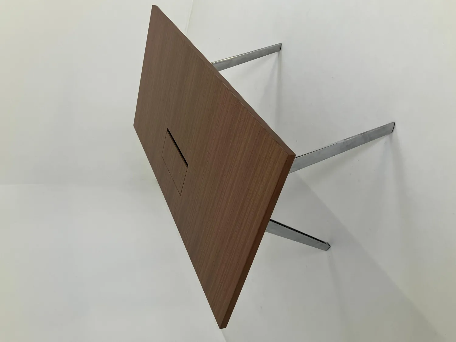 Brunner Schreibtische & Sekretäre|Tisch Ray Table Flex 9811/0 Platte Furnier Amerikanischer Nussbaum Gestell Aluminium Poliert