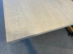 Janua Esstische|Tisch SC41 Eiche Gelaugt mit Kettensägenstruktur