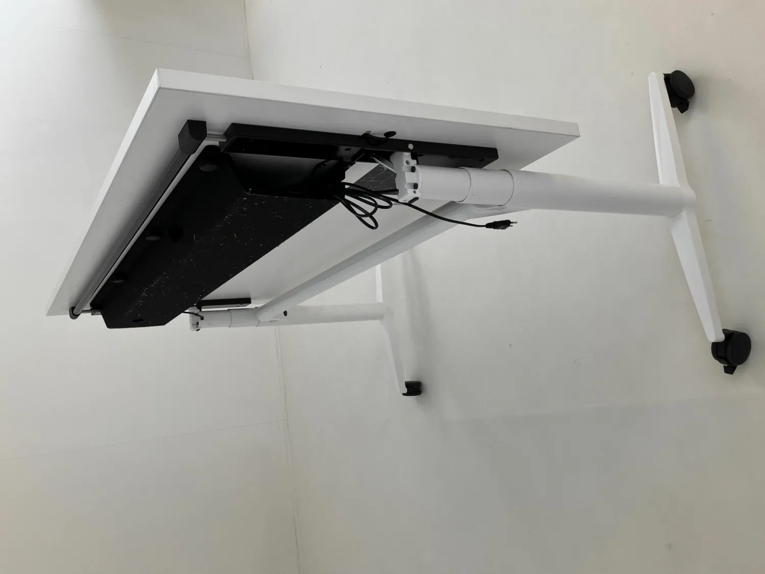 Wilkhahn Schreibtische & Sekretäre|Tisch Timetable Lift 615/11 Platte Schichtstoff 24 Weiß Hochglanz Gestell Weiß Beschichtet Höhenverstellbar