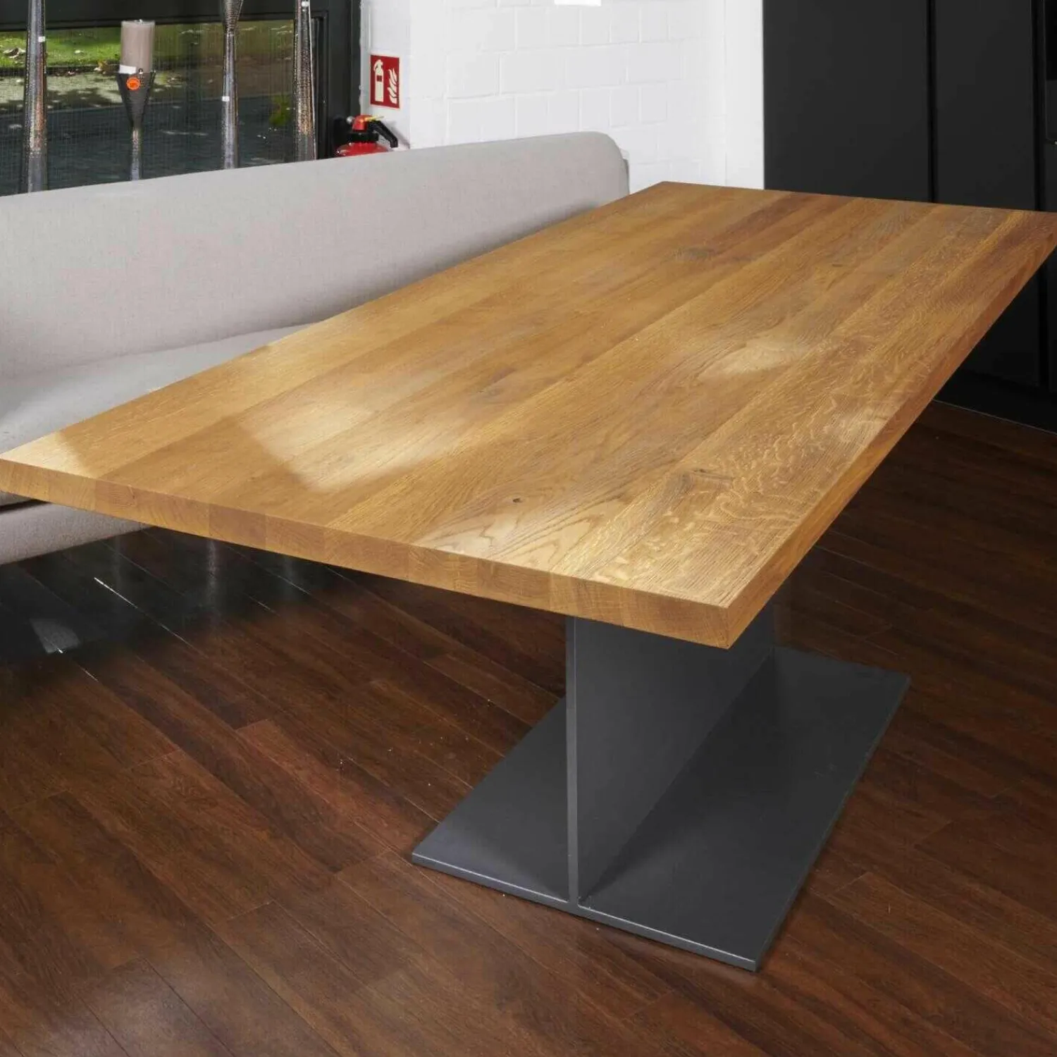 ASCO Esstische|Tisch T-Table Eiche Massiv Natur Geölt Stahlfuß Dunkelgrau Pulverbeschichtet