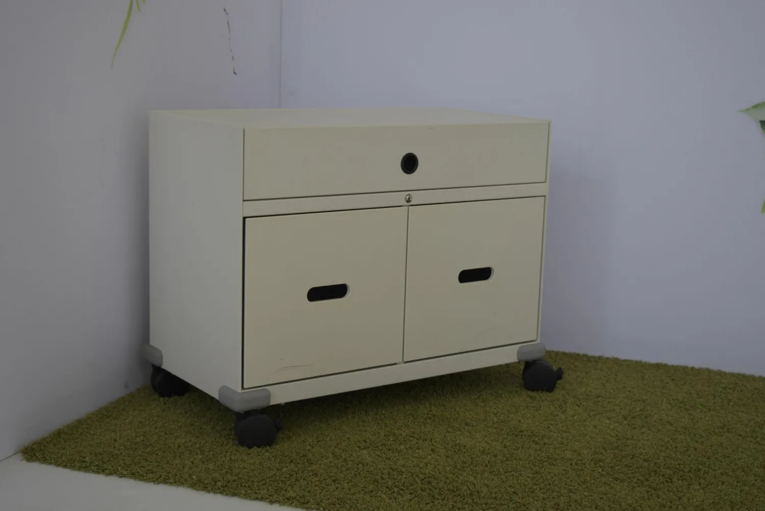 Vitra Regale & Container|Transportwagen Ad Hoc Pick Up + Stack it Metall Pulverbeschichtet Soft Light