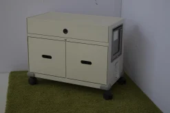 Vitra Regale & Container|Transportwagen Ad Hoc Pick Up + Stack it Metall Pulverbeschichtet Soft Light