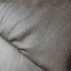 himolla 2-Sitzer-Sofas|Trapezsofa 4230 Leder 24 Longlife Rustica Magma Grau Metallkufe Anthrazit Pulverbeschichtet Zwischentisch Wildeiche 681