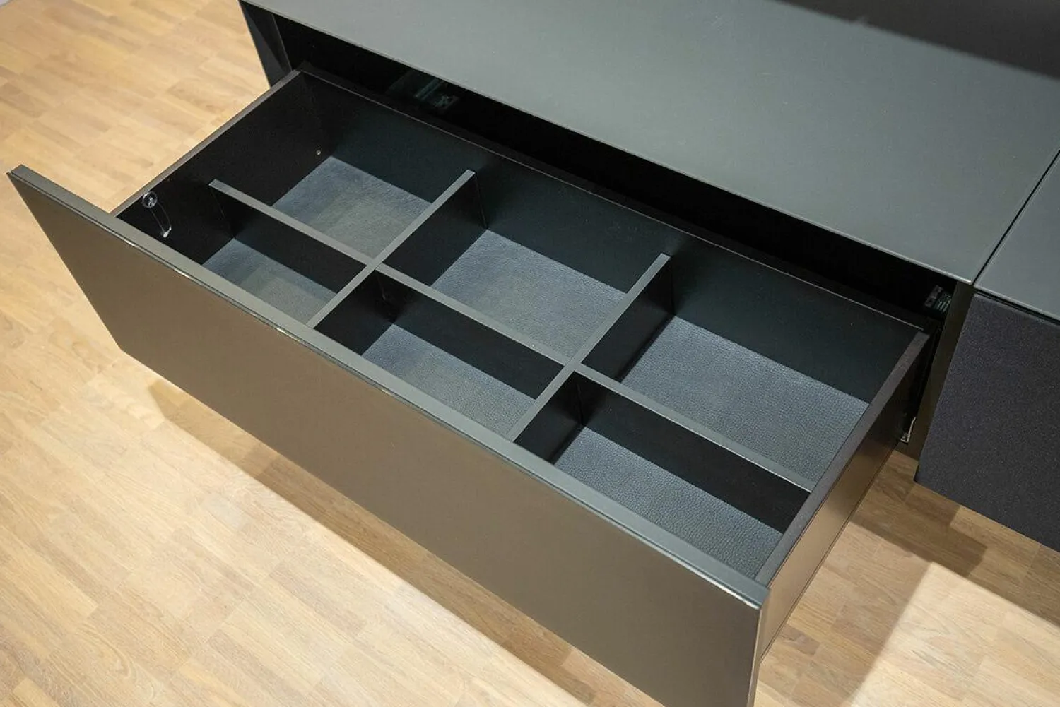 Spectral Smart Furniture Wohnwände & Tv-Lowboards|TV Board Ameno Colour Glas Granit Schwarz Grau Und Akustikstoff Fronten Mit Indirekte Beleuchtung Inklusive Medienpaket