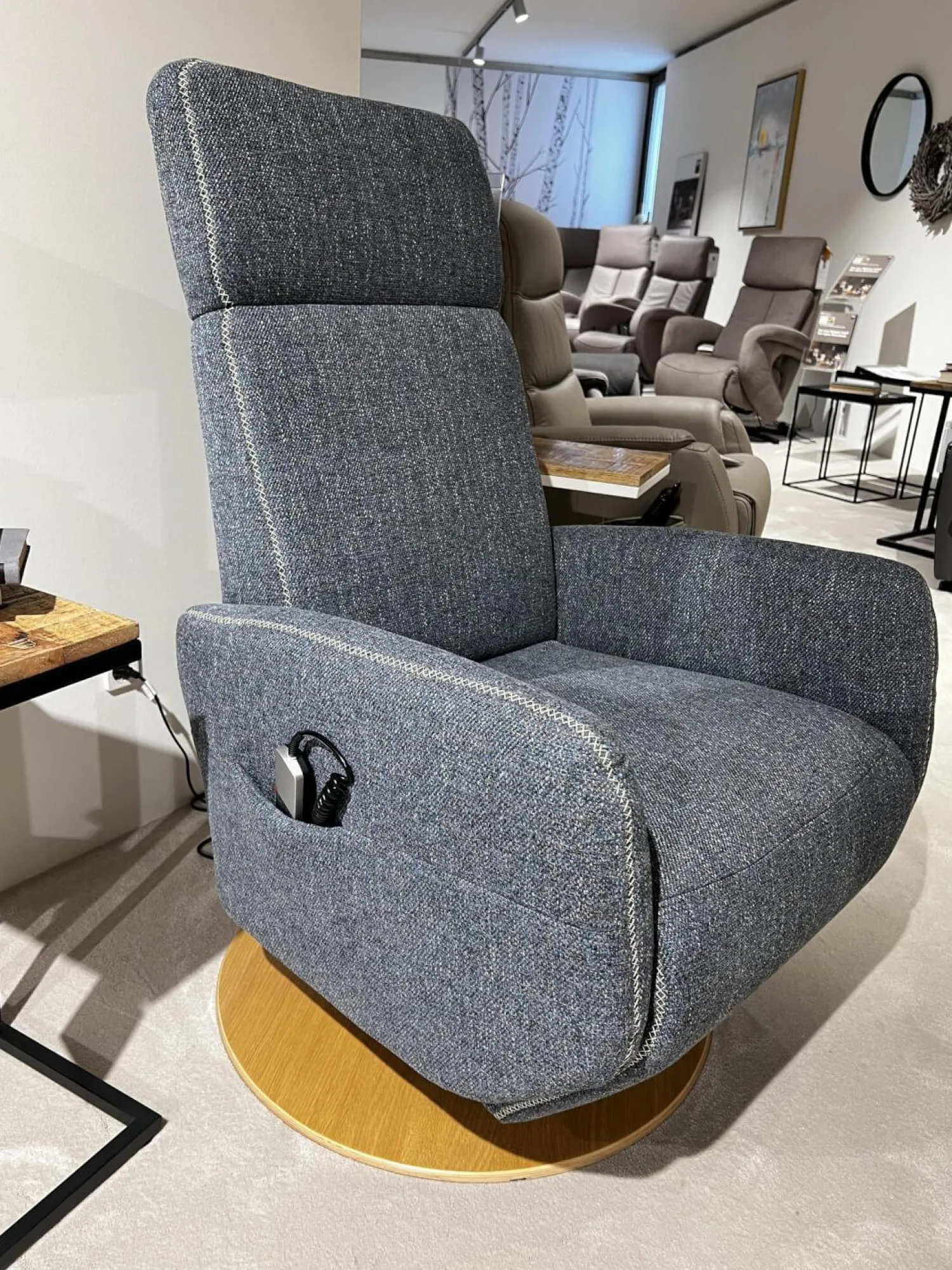 Natura Relaxsessel|TV Sessel Sommerville Stoff Amsterdam Blau Grau Drehteller Eiche Bianco 2 Motorisch Mit Akku