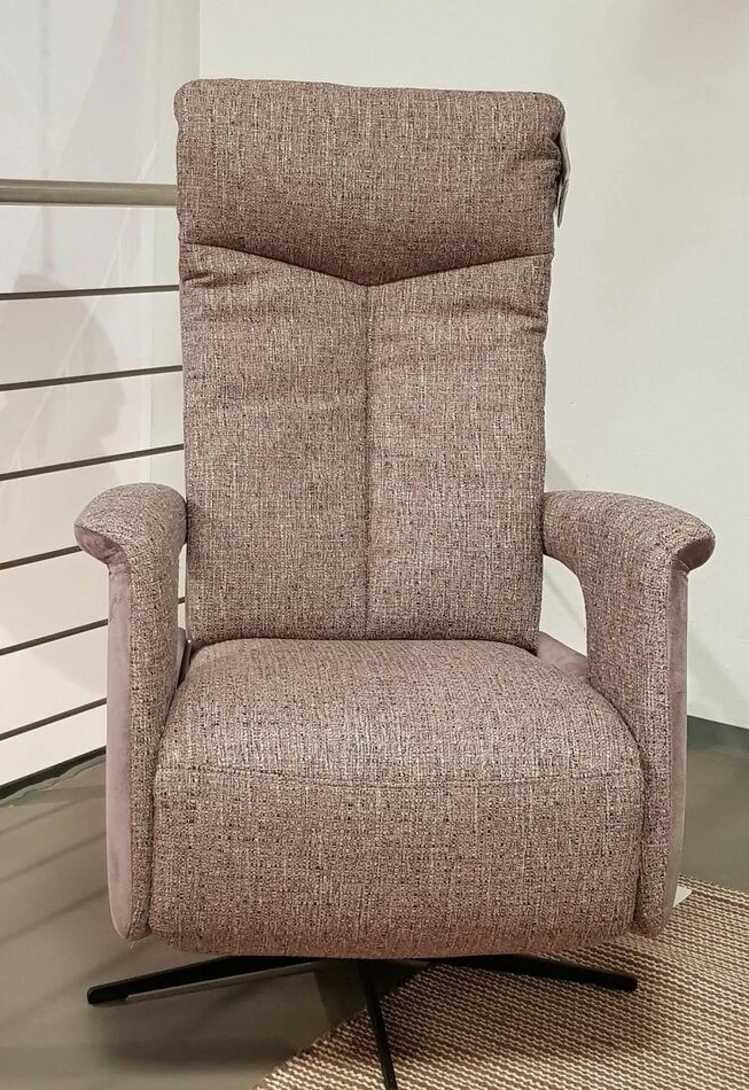 DFM Relaxsessel|TV-Drehsessel Baccara Stoff Juke Lilac Grau Lika Füße Metall Schwarz