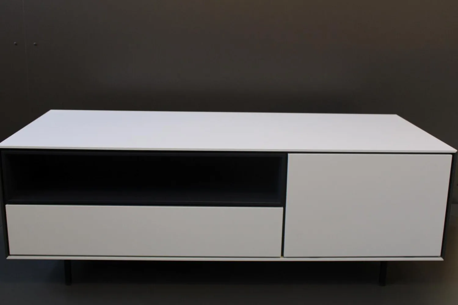 Schönbuch Wohnwände & Tv-Lowboards|TV-Möbel .54 Schneeweiß Seiten Granit Nische Nachtblau Gestell Schwarz