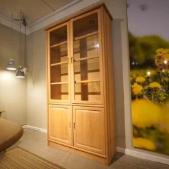 Dyrlund-Smith Vitrinen & Highboards|Vitrine 1182 M Massivholz Eiche Türen Mit Glaselementen