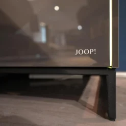 JOOP! Vitrinen & Highboards|Vitrine 71812 Schiefergrau Hochglanz Kufe Metall Schwarz Inklusive Beleuchtung