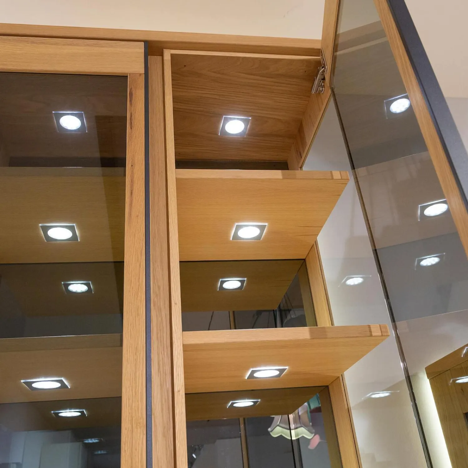 Venjakob Vitrinen & Highboards|Vitrine Barola Eiche Rustico Hell Geölt Gebürstet Furnier Mit Spiegelrückwand Und Beleuchtung