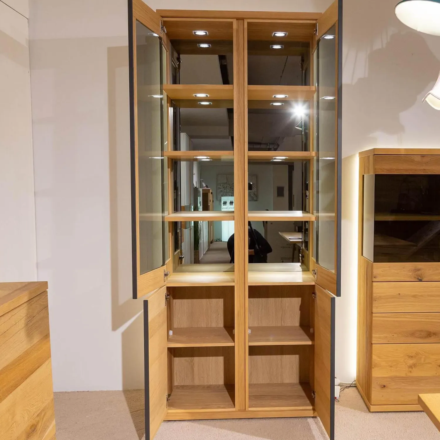 Venjakob Vitrinen & Highboards|Vitrine Barola Eiche Rustico Hell Geölt Gebürstet Furnier Mit Spiegelrückwand Und Beleuchtung