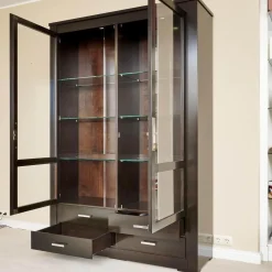 Form Exclusiv Vitrinen & Highboards|Vitrine Bordeaux Kirschbaum Nero Inklusive Beleuchtung, 4 Schubladen Und 6 Glasböden