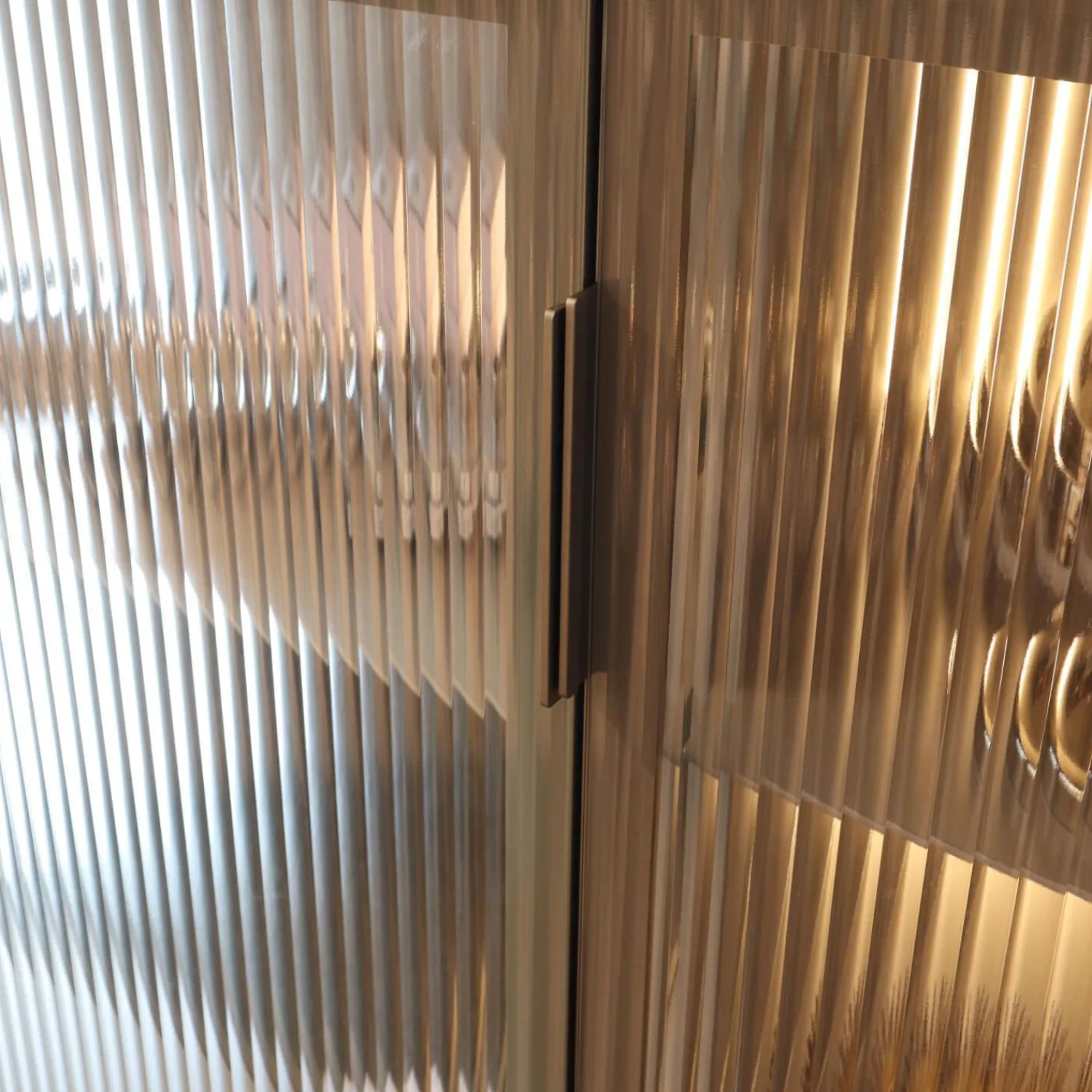 Ligne Roset Vitrinen & Highboards|Vitrine Canaletto Container Front Klarglas K7 Korpus Lack Tongrau Seidenmatt