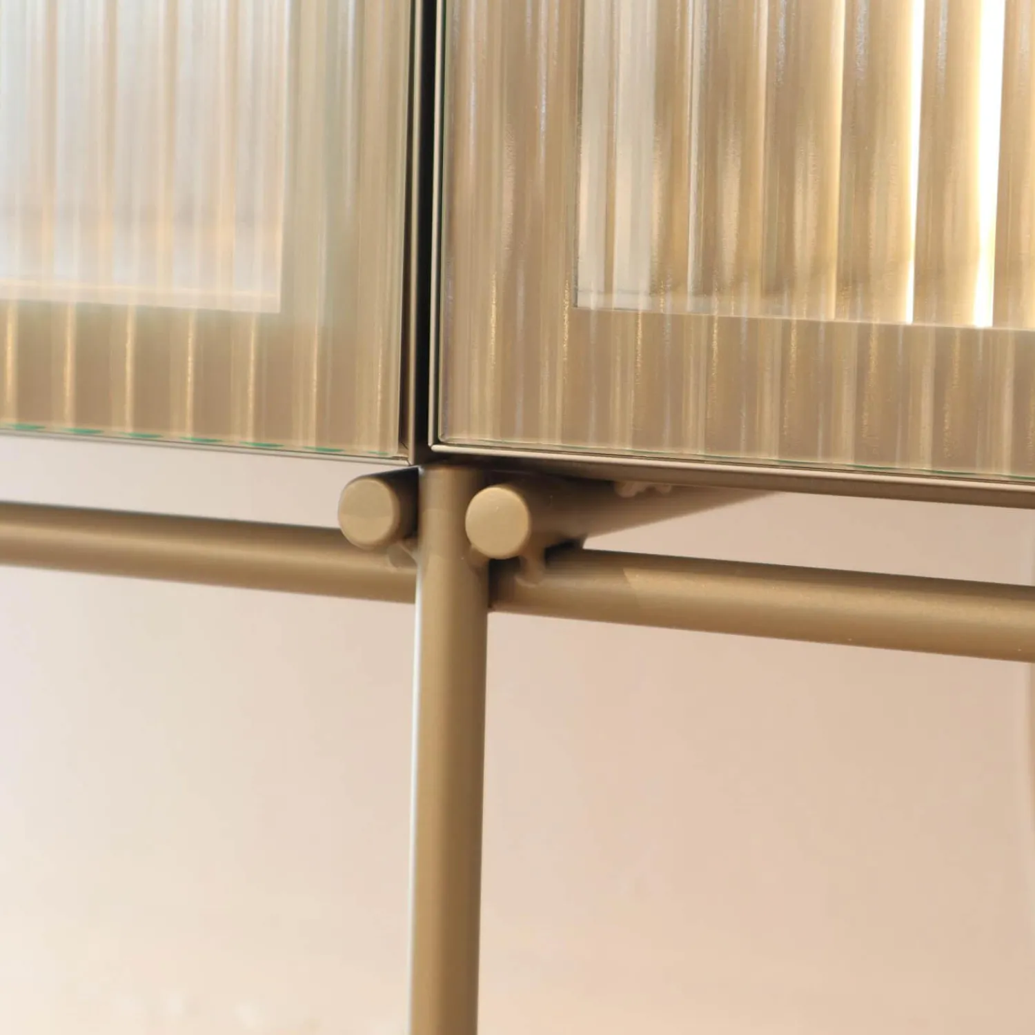 Ligne Roset Vitrinen & Highboards|Vitrine Canaletto Container Front Klarglas K7 Korpus Lack Tongrau Seidenmatt