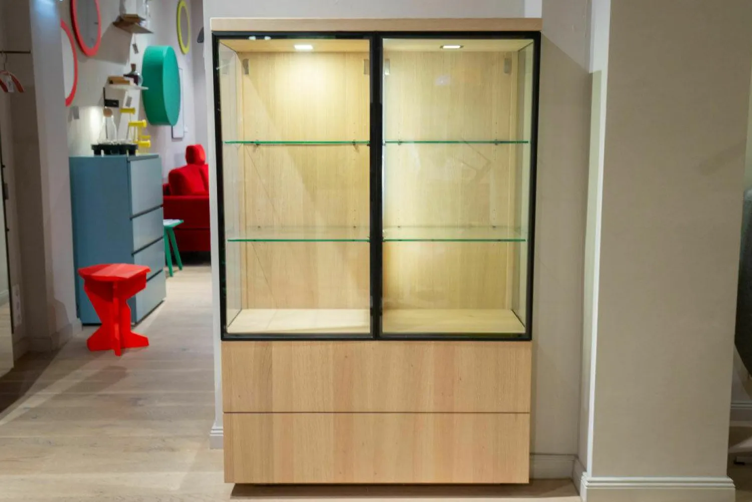 Team 7 Vitrinen & Highboards|Vitrine Cubus 21 Eiche Weßgeölt mit LED-Lichtband