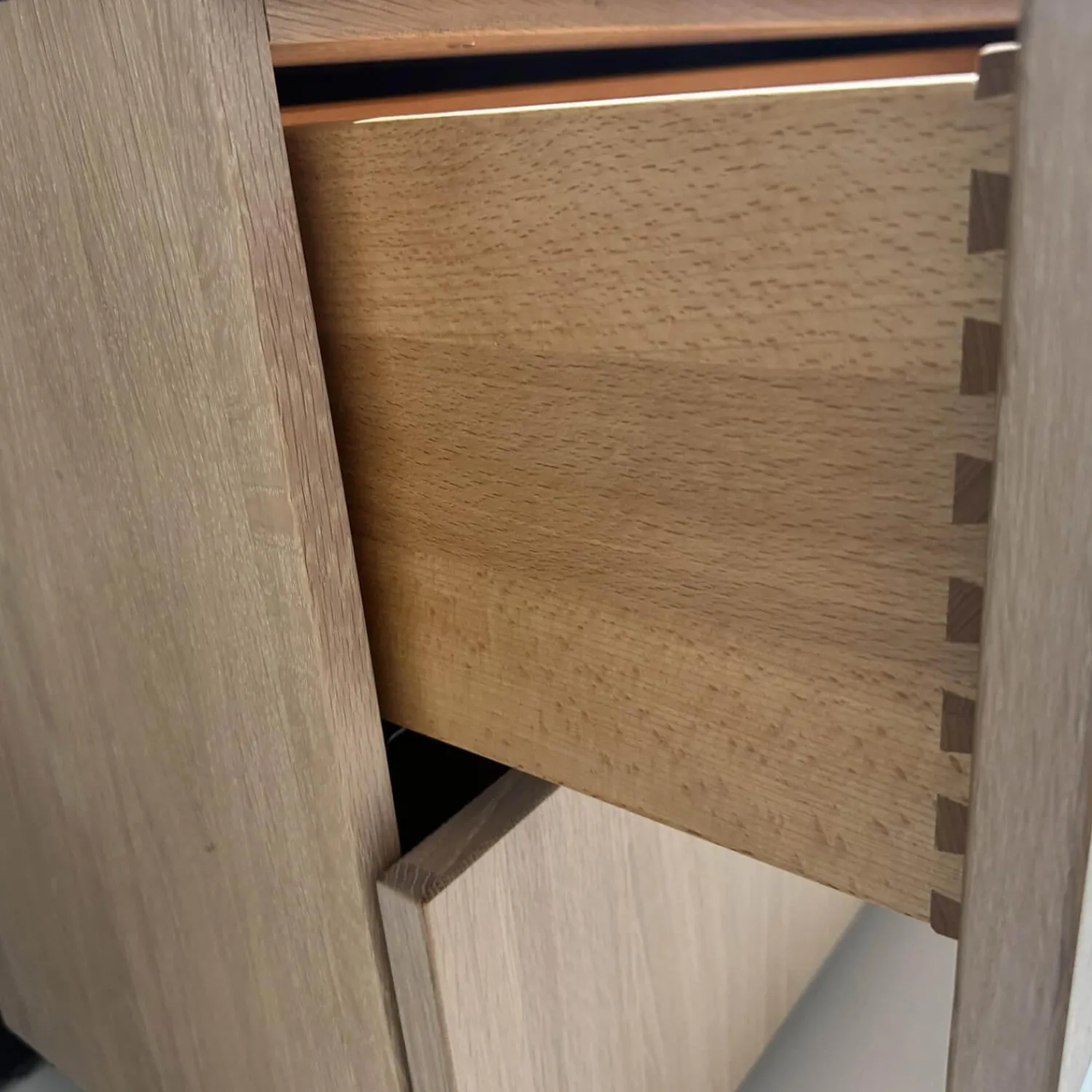 Team 7 Vitrinen & Highboards|Vitrine Cubus Eiche Weißöl mit Klarglas