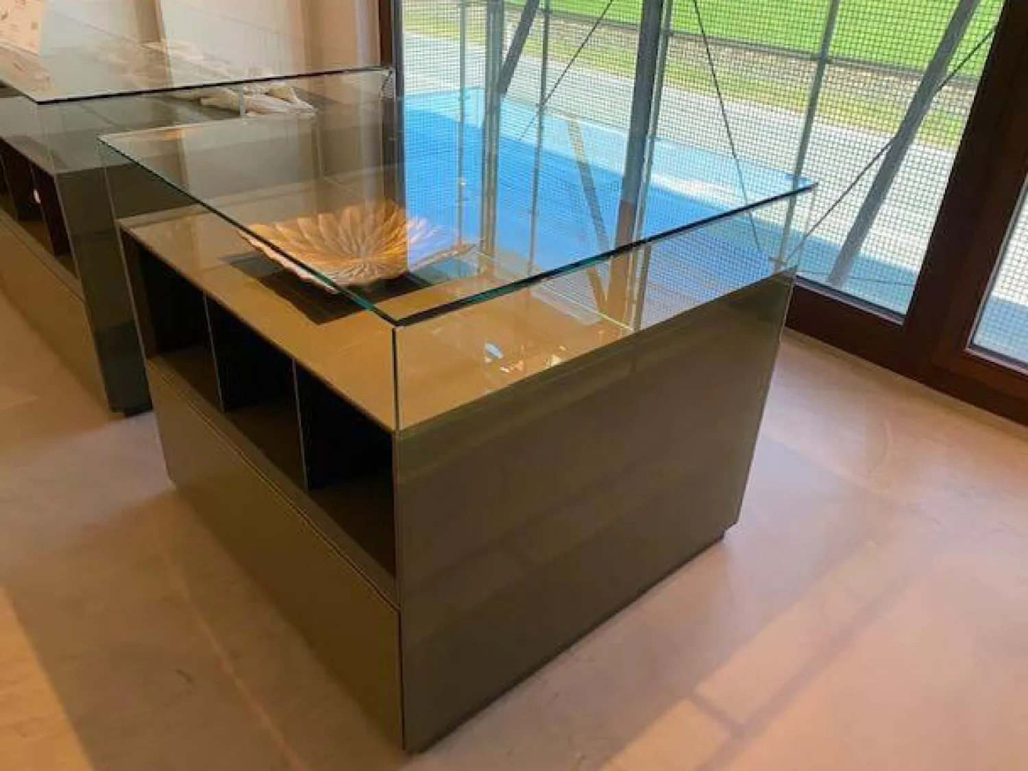 Rimadesio Vitrinen & Highboards|Vitrine Dolmen Lack Verde Olivia Grau Grün Glas Transparent Innenausstattung Melamin Cuoio Braun
