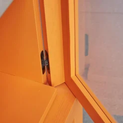Form Exclusiv Vitrinen & Highboards|Vitrine Hampton Eiche Massiv Geölt Offenporig Lackiert In Pantone Orange Tür Klarglas Mit Ledergriffen