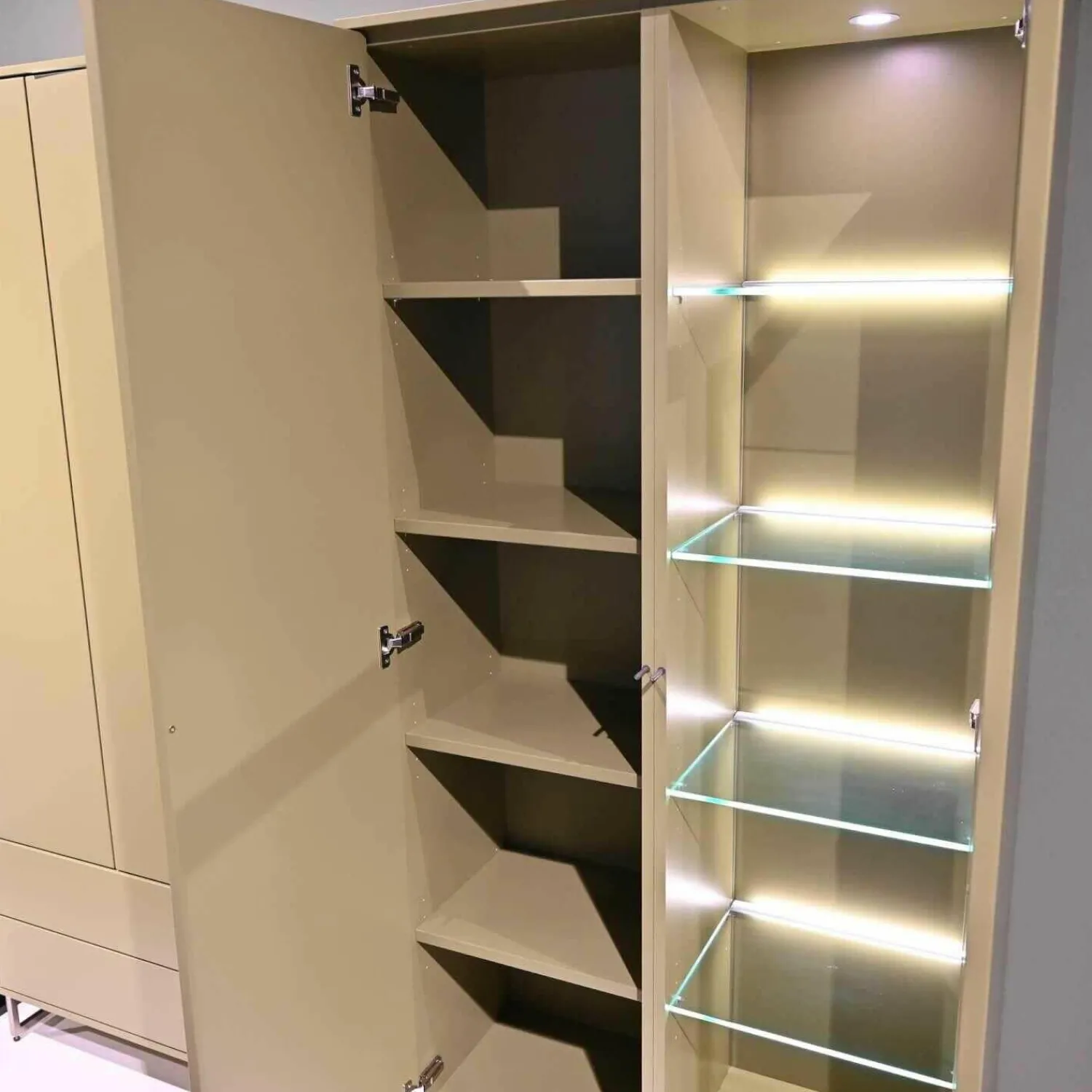 Musterring Vitrinen & Highboards|Vitrine Kara Frame Lack Tundra Matt Fuß Edelstahl Mit LED Beleuchtung