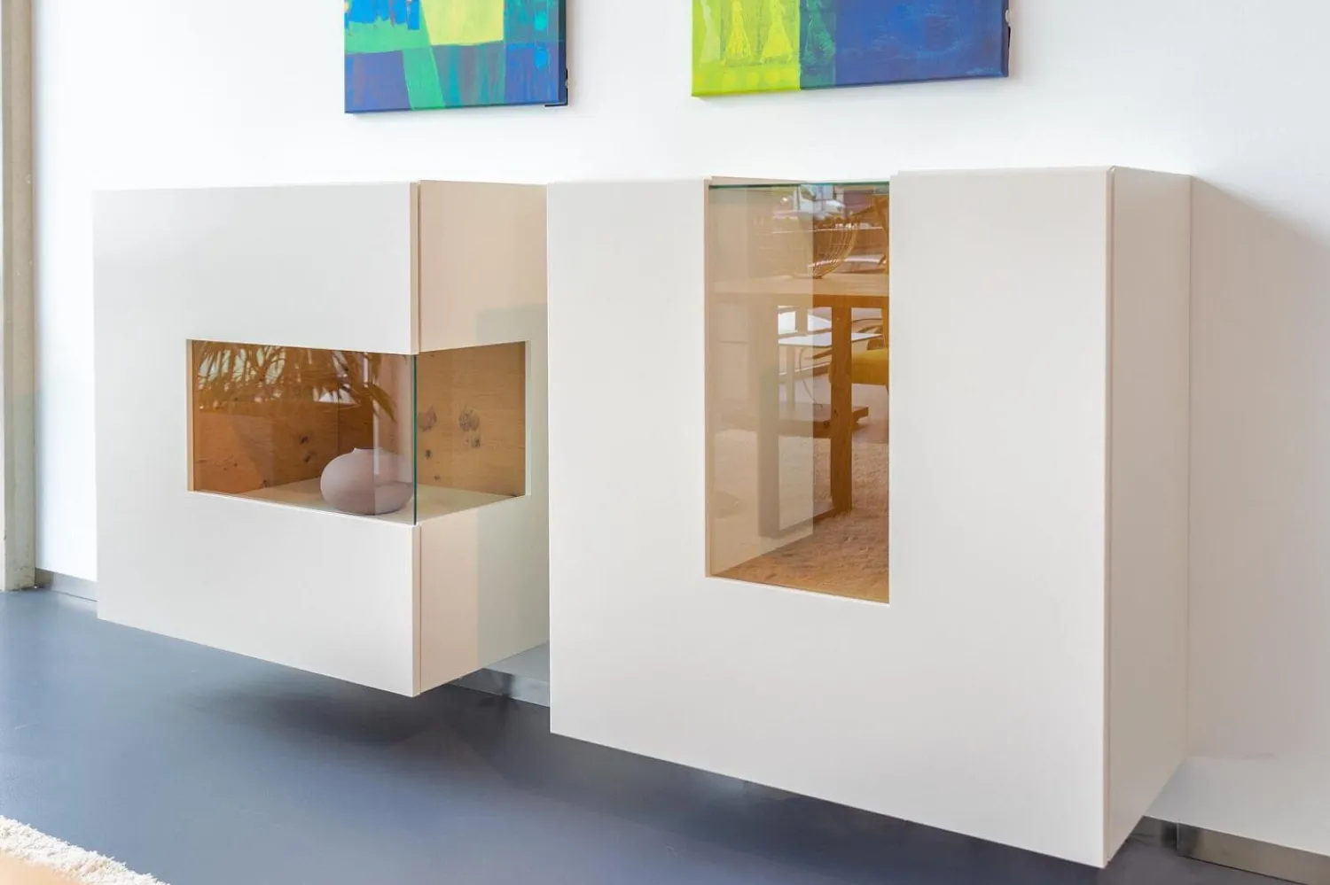 Die Collection Vitrinen & Highboards|Vitrine Lack Weiß Matt Mit Beleuchtung (rechts auf dem Bild)