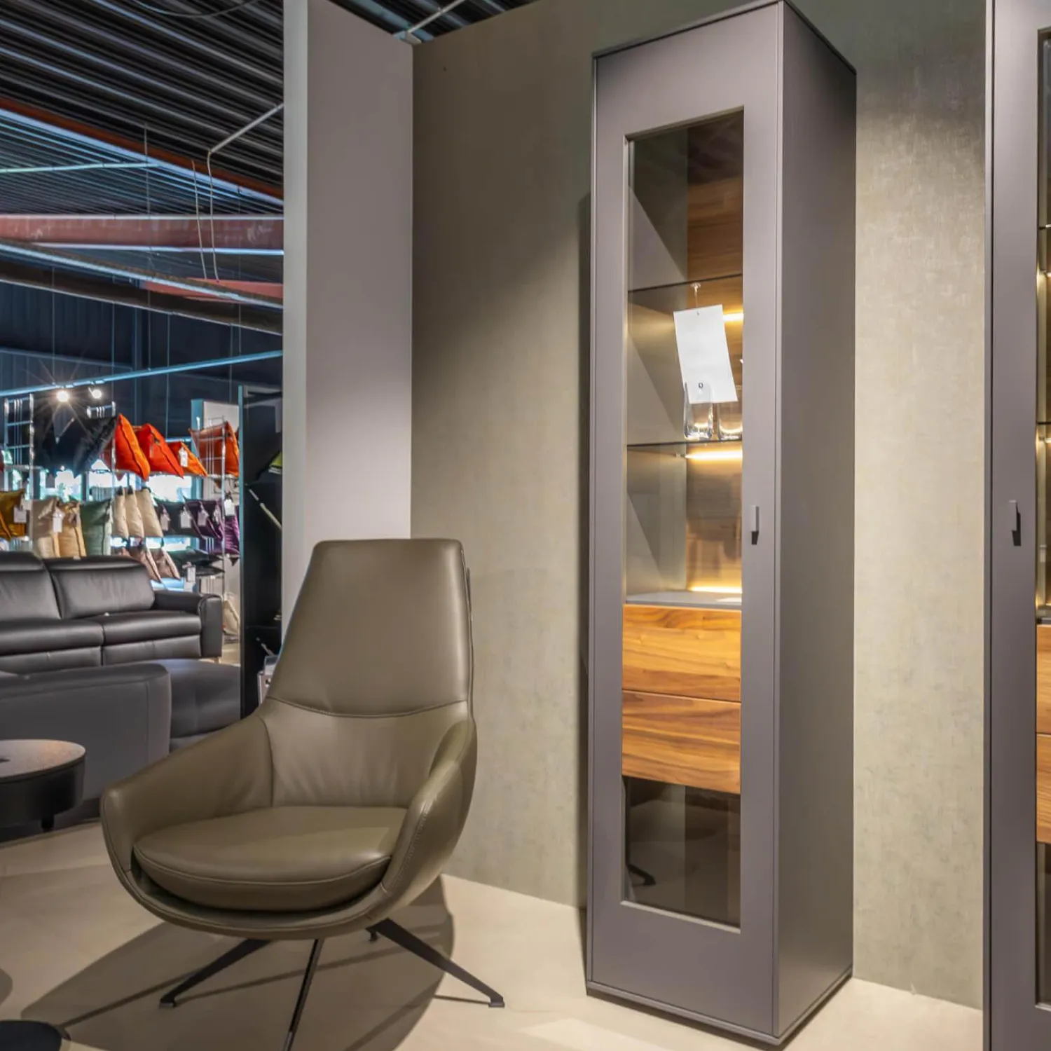 WK Wohnen Vitrinen & Highboards|Vitrine Lavato 440 Links Kernnussbaum Schiefergrau Inklusive Beleuchtung