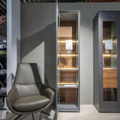 WK Wohnen Vitrinen & Highboards|Vitrine Lavato 440 Links Kernnussbaum Schiefergrau Inklusive Beleuchtung