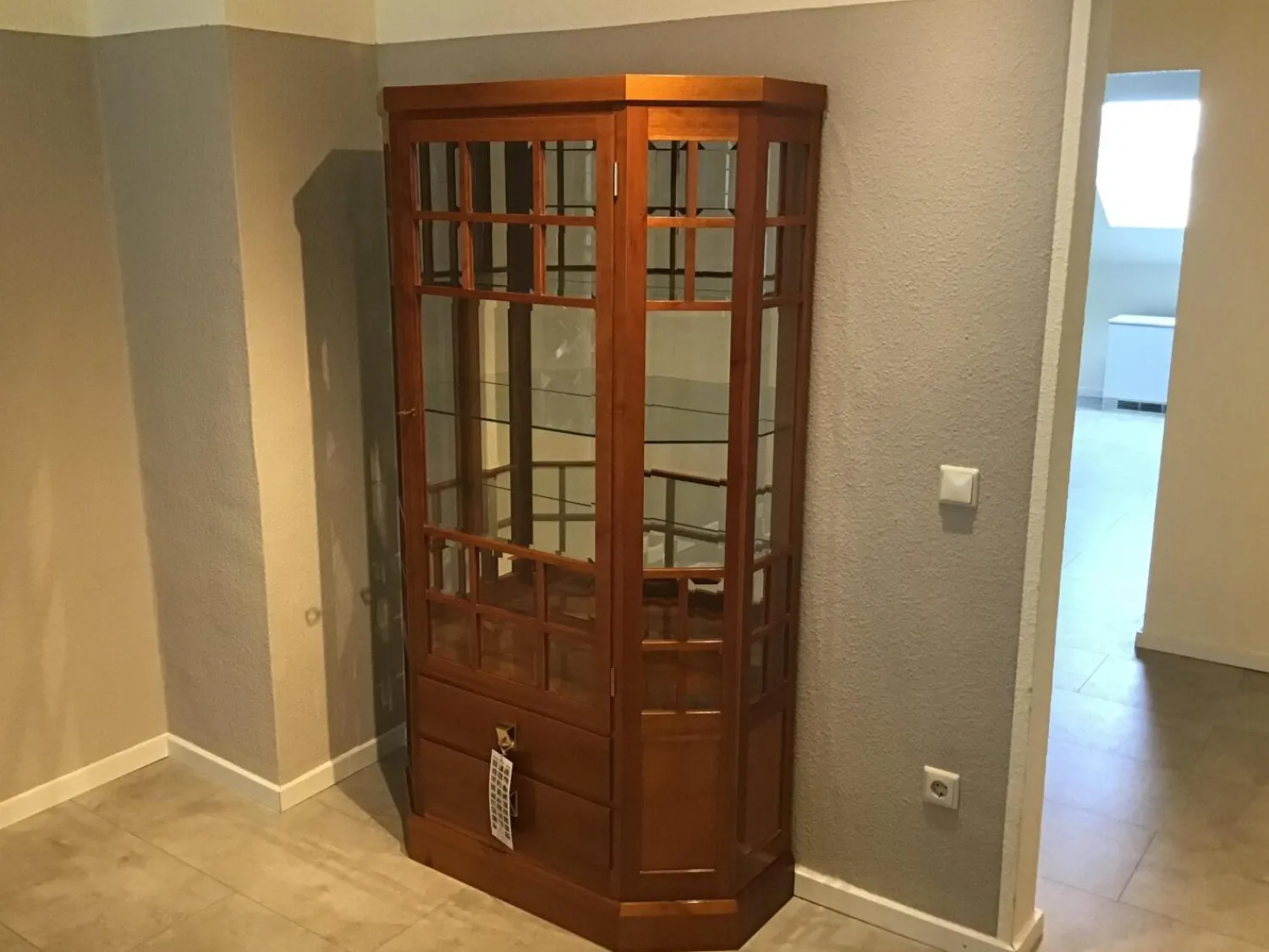 Form Exclusiv Vitrinen & Highboards|Vitrine Levin Kirschbaum Hell Lackiert Beschläge Messing Poliert