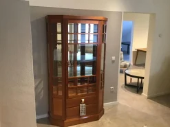 Form Exclusiv Vitrinen & Highboards|Vitrine Levin Kirschbaum Hell Lackiert Beschläge Messing Poliert