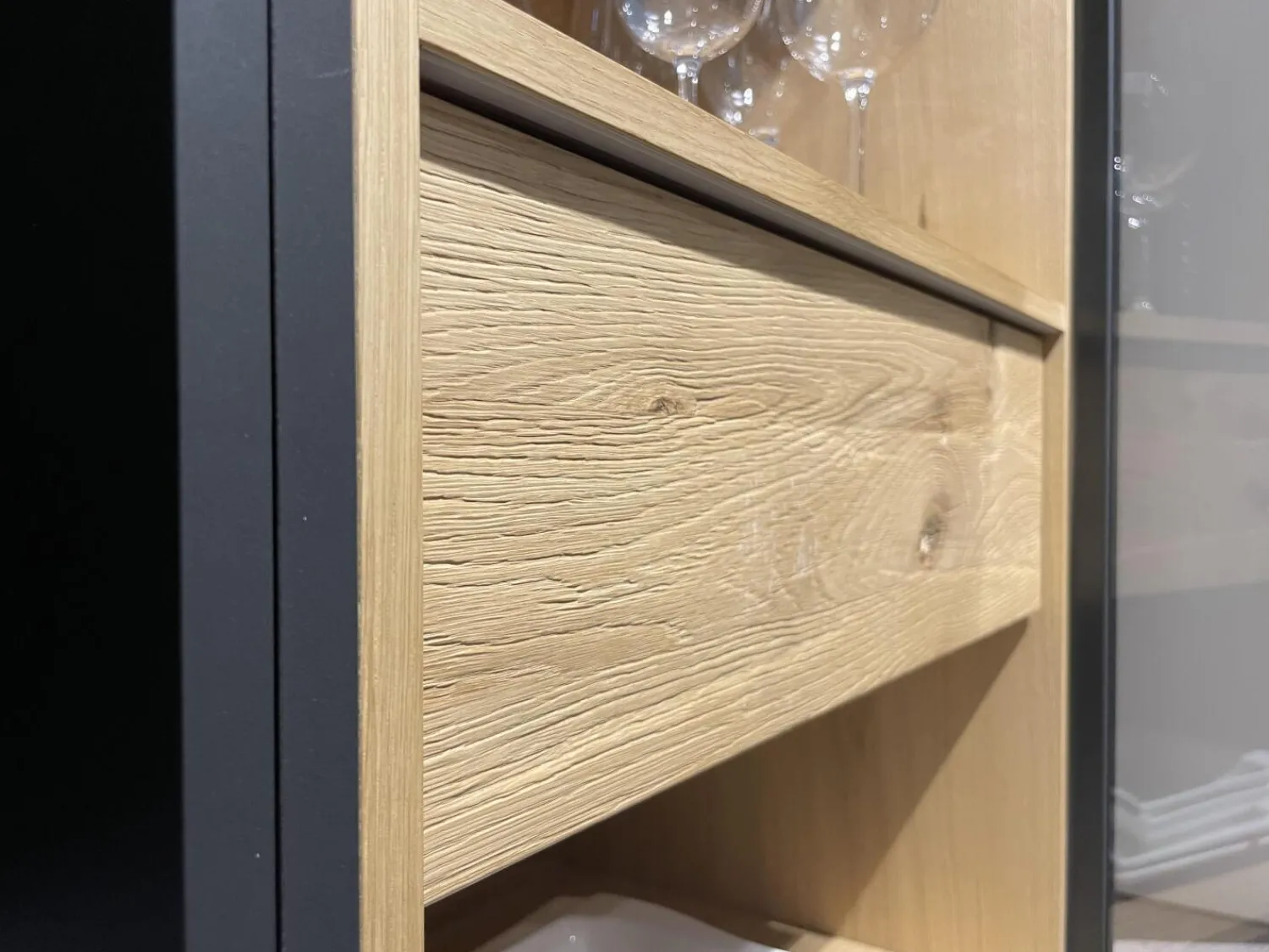 Venjakob Vitrinen & Highboards|Vitrine Lumea 7268 3893 R Lack Anthrazit Matt Absetzung Eiche Gehackt Gebürstet Mit Beleuchtung