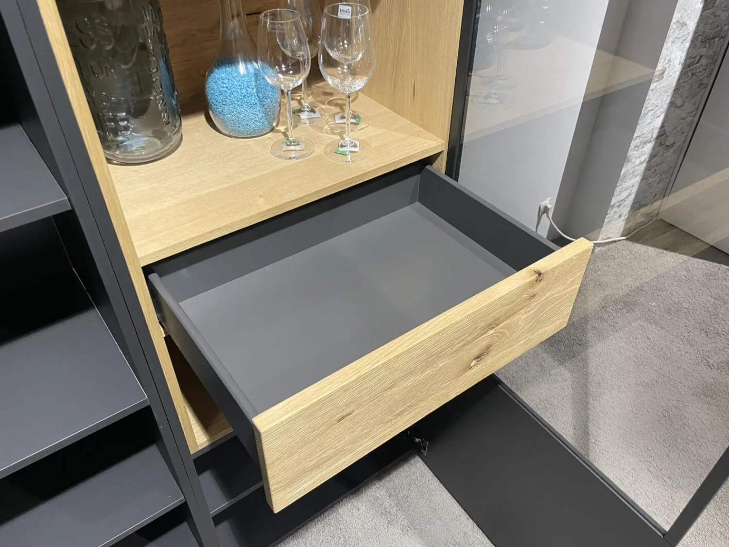 Venjakob Vitrinen & Highboards|Vitrine Lumea 7268 3893 R Lack Anthrazit Matt Absetzung Eiche Gehackt Gebürstet Mit Beleuchtung