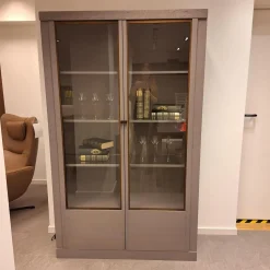 Form Exclusiv Vitrinen & Highboards|Vitrine Madison 2-türig Korpus Eiche Grau Gebeizt Türen Glas Mit Beleuchtung