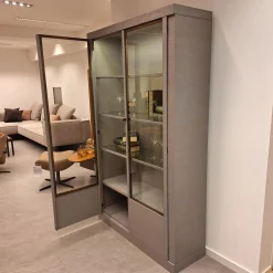 Form Exclusiv Vitrinen & Highboards|Vitrine Madison 2-türig Korpus Eiche Grau Gebeizt Türen Glas Mit Beleuchtung