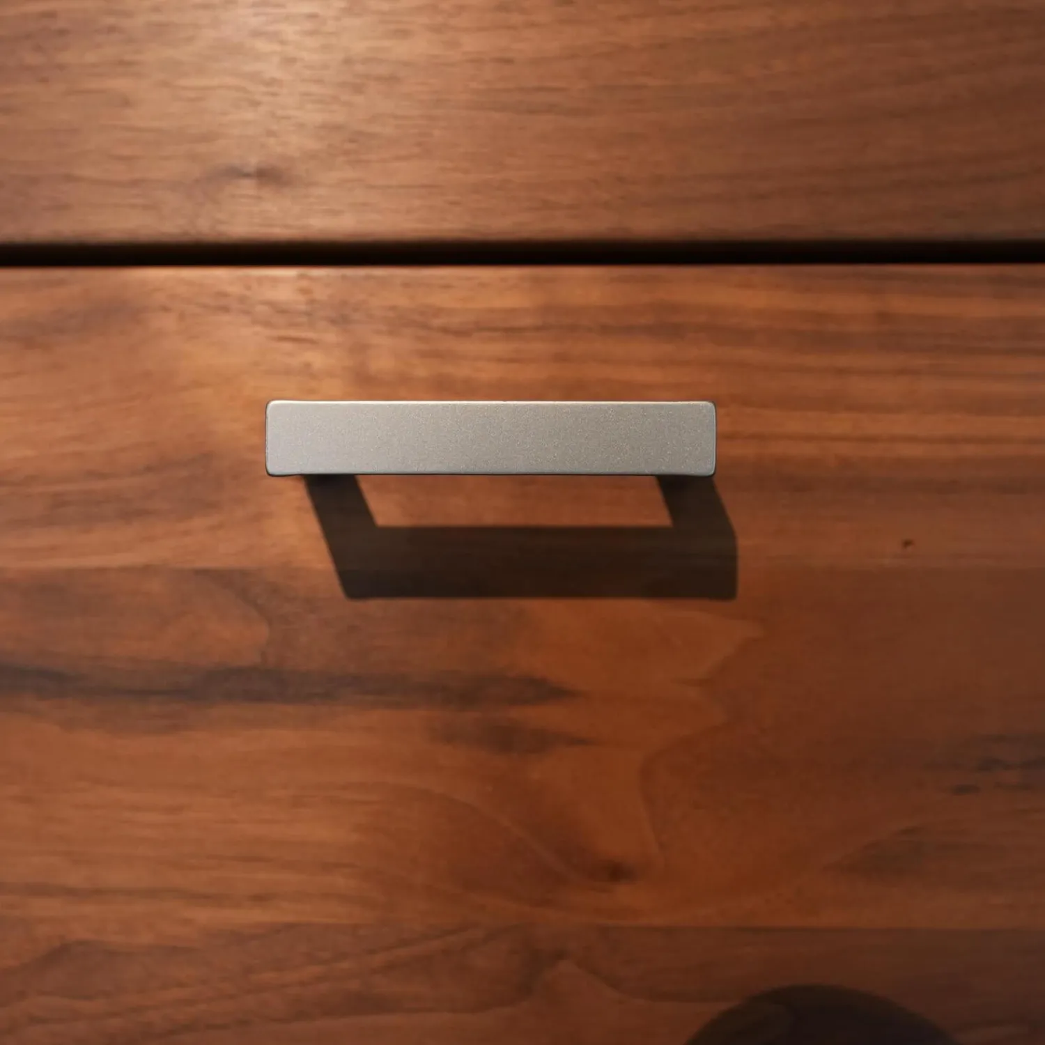 Baur Vitrinen & Highboards|Vitrine Massivholz Türen Oben Glas In Metallrahmen Griffe Silber