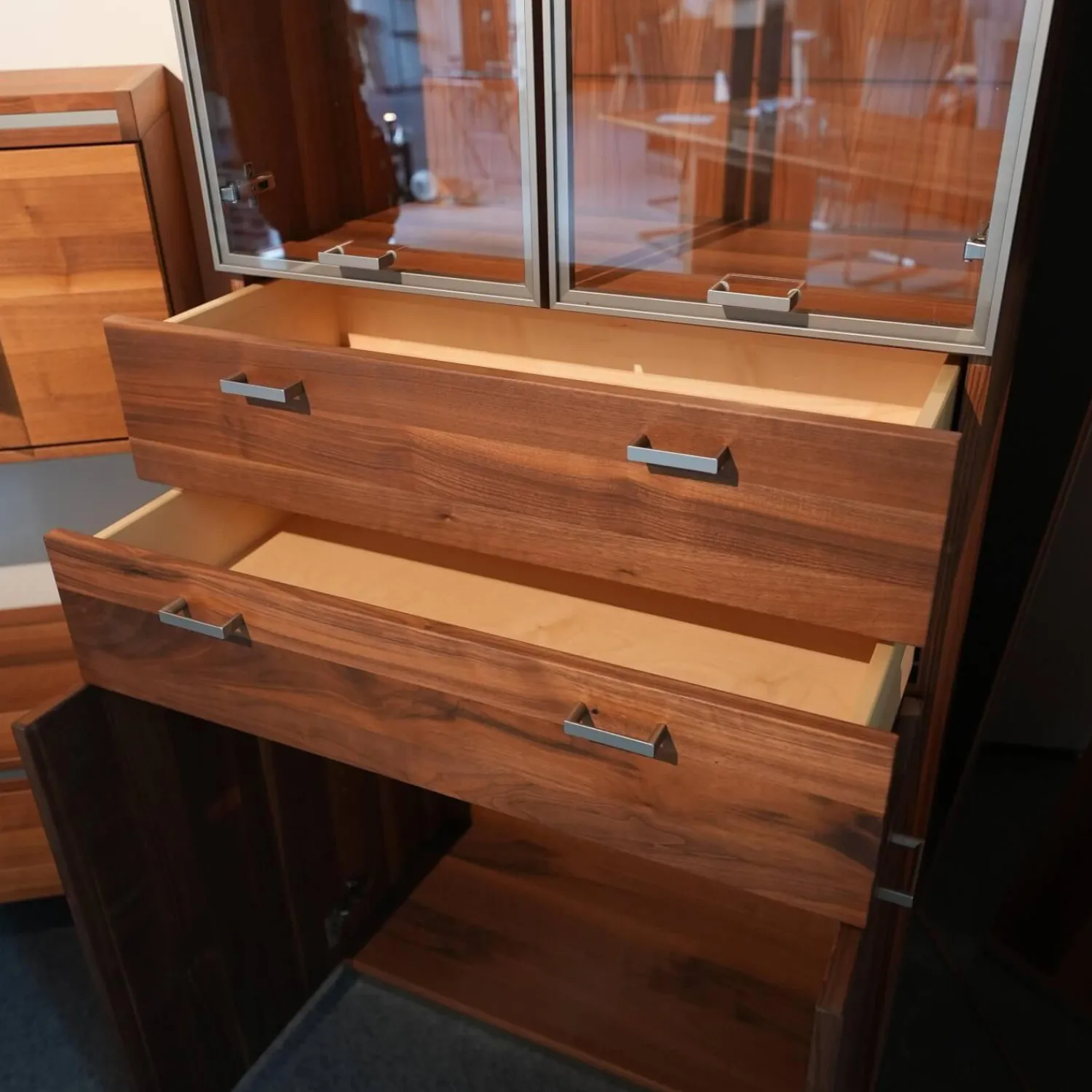 Baur Vitrinen & Highboards|Vitrine Massivholz Türen Oben Glas In Metallrahmen Griffe Silber