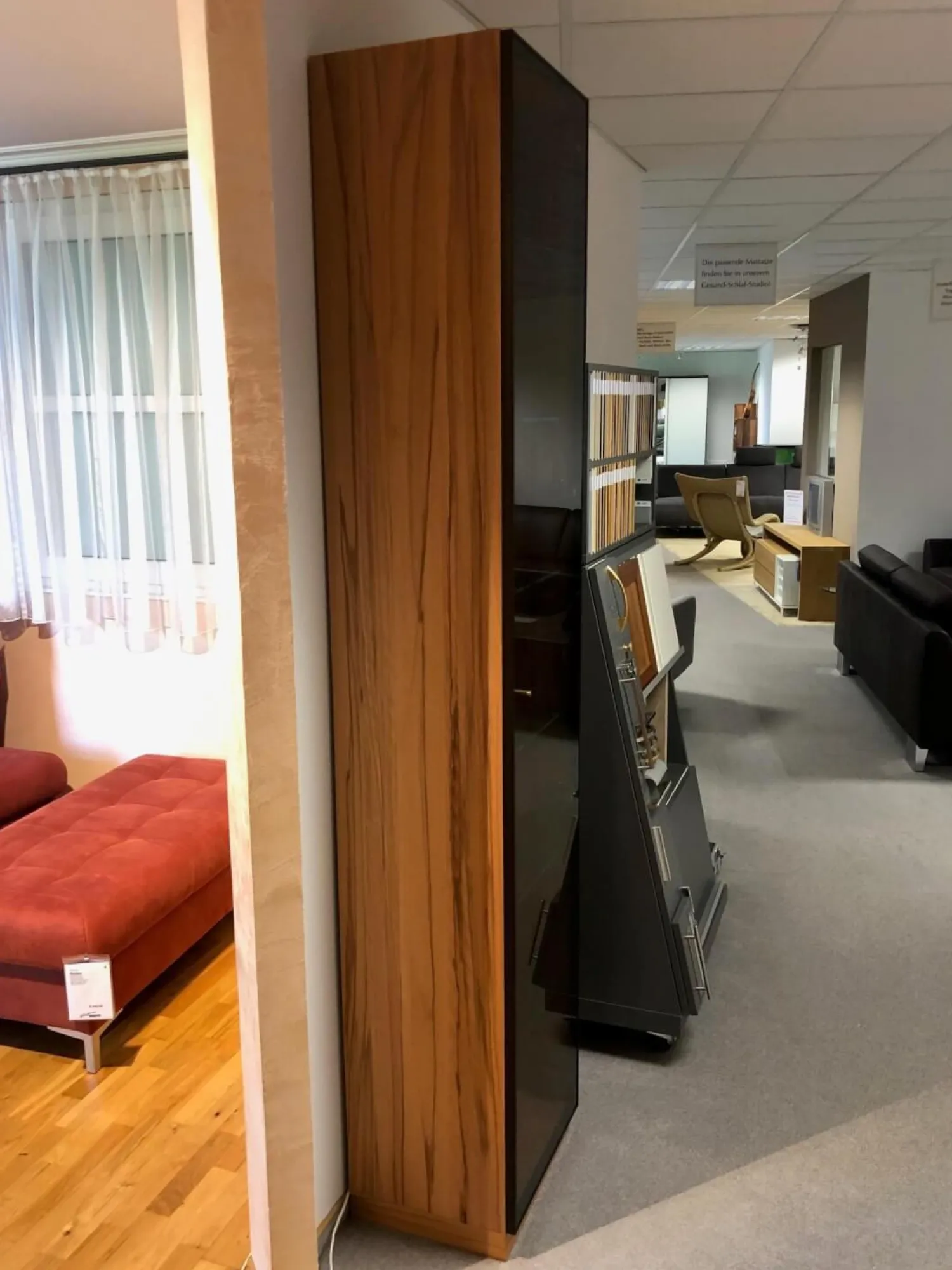 IRO Vitrinen & Highboards|Vitrine Modell Nova Kernbuche Furniert 1-Türig Parsolglas