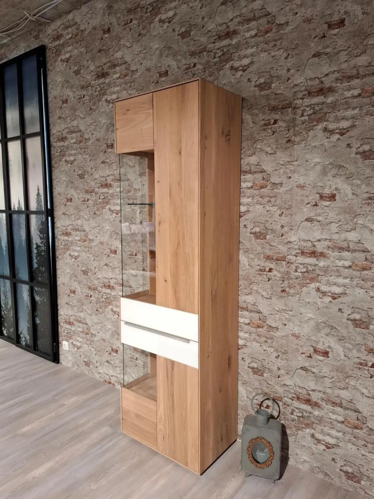 Decker Vitrinen & Highboards|Vitrine Ramos Wildeiche Massiv Natur Geölt Akzent Glas Weiß Satiniert Griff Edelstahloptik