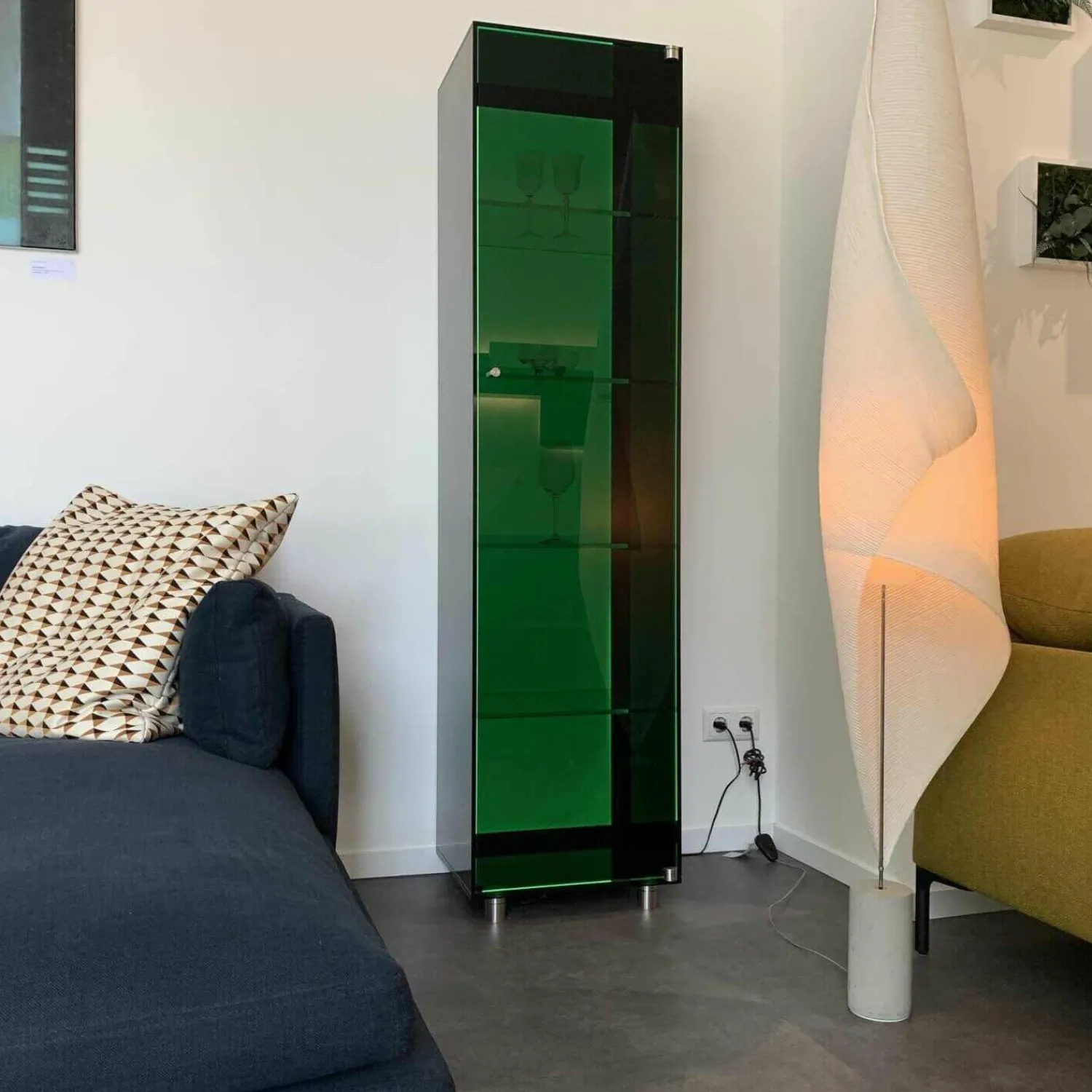 Dreieck Vitrinen & Highboards|Vitrine Solus Black Light Optiwhite Dark Grey mit Farbwechsel Beleuchtung