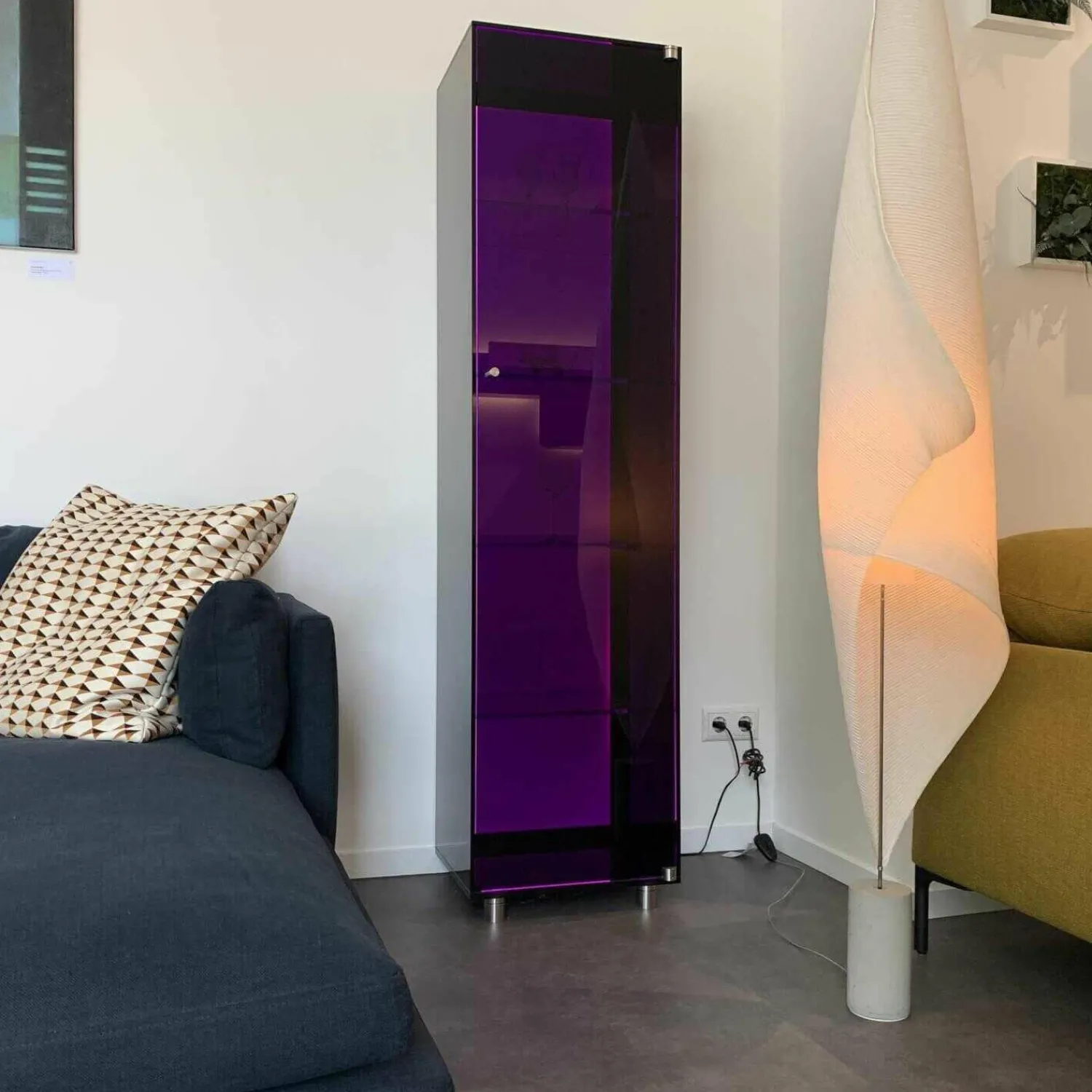 Dreieck Vitrinen & Highboards|Vitrine Solus Black Light Optiwhite Dark Grey mit Farbwechsel Beleuchtung