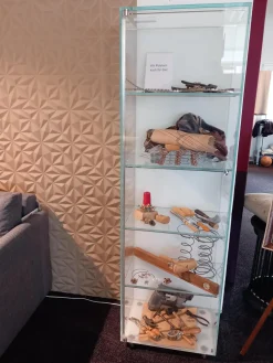 Dreieck Vitrinen & Highboards|Vitrine Solus LED Line Glas Korpus Optiwhite Weiss Böden Und Rückwand Samtcolor Lackiert 9010 ReinweissKlar Mit Beleuchtung Ohne Dekoratio