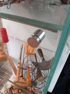 Dreieck Vitrinen & Highboards|Vitrine Solus LED Line Glas Korpus Optiwhite Weiss Böden Und Rückwand Samtcolor Lackiert 9010 ReinweissKlar Mit Beleuchtung Ohne Dekoratio