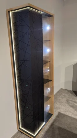 Voglauer Vitrinen & Highboards|Vitrine V-Aura Eiche Geölt Akzent Lärche Schwarz mit Beleuchtung