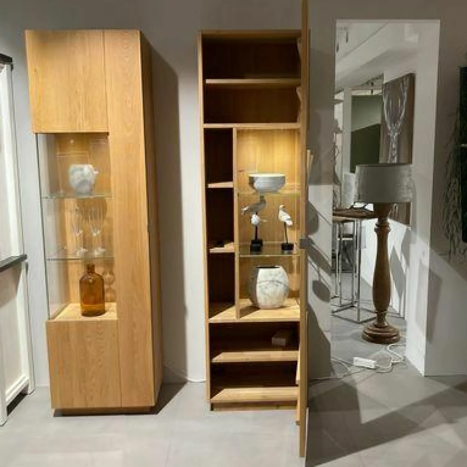 Wimmer Vitrinen & Highboards|Vitrine Waltrop Rustikale Asteiche Bianco Türschlag Rechts LED-Einbauspot