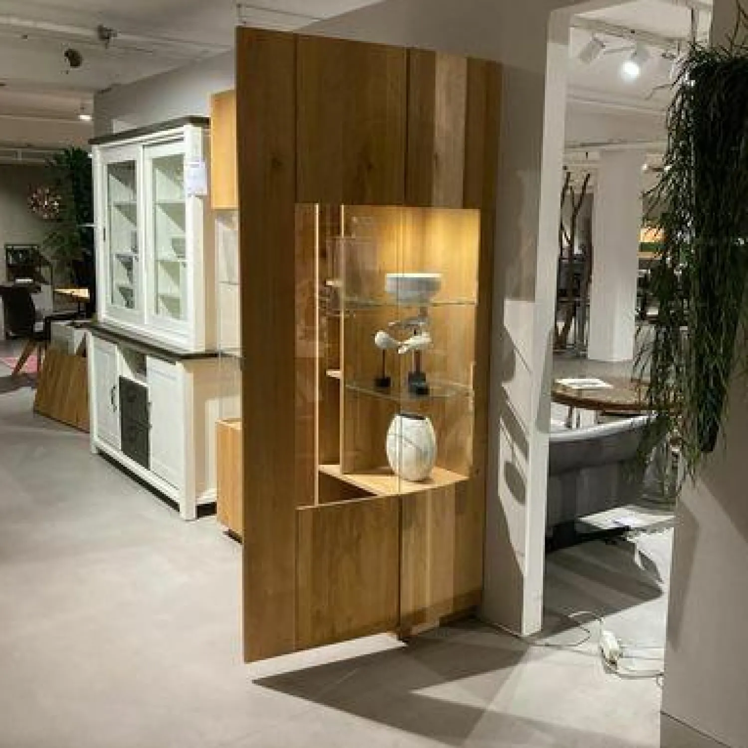 Wimmer Vitrinen & Highboards|Vitrine Waltrop Rustikale Asteiche Bianco Türschlag Rechts LED-Einbauspot