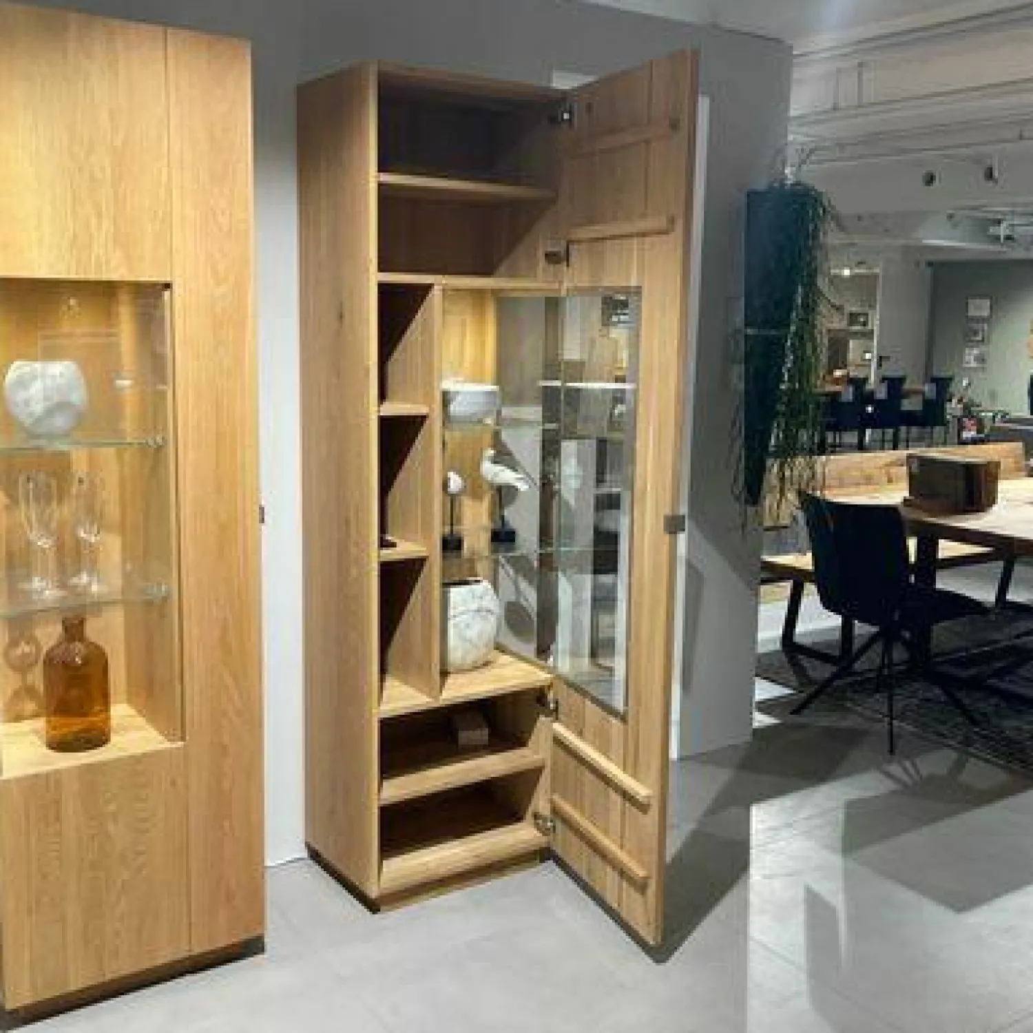 Wimmer Vitrinen & Highboards|Vitrine Waltrop Rustikale Asteiche Bianco Türschlag Rechts LED-Einbauspot