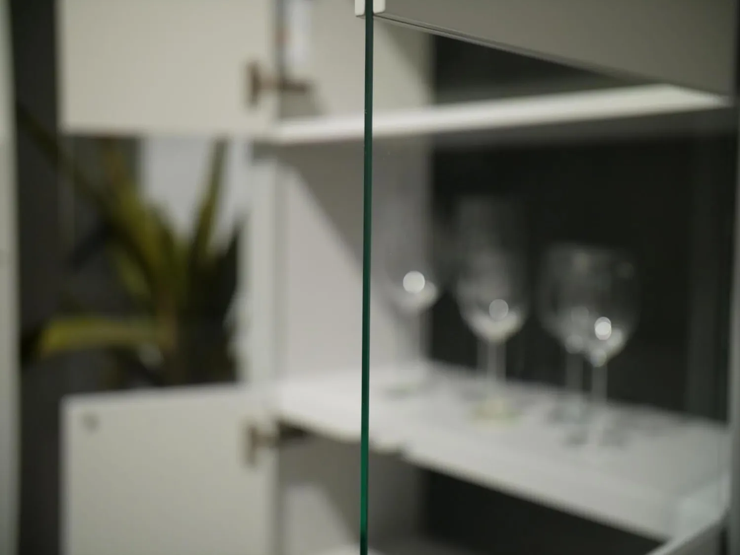 WK Wohnen Vitrinen & Highboards|Vitrine WK 419 Intono 62462 Lack Steingrau 407 Rückwand Lack Quarz- Lin