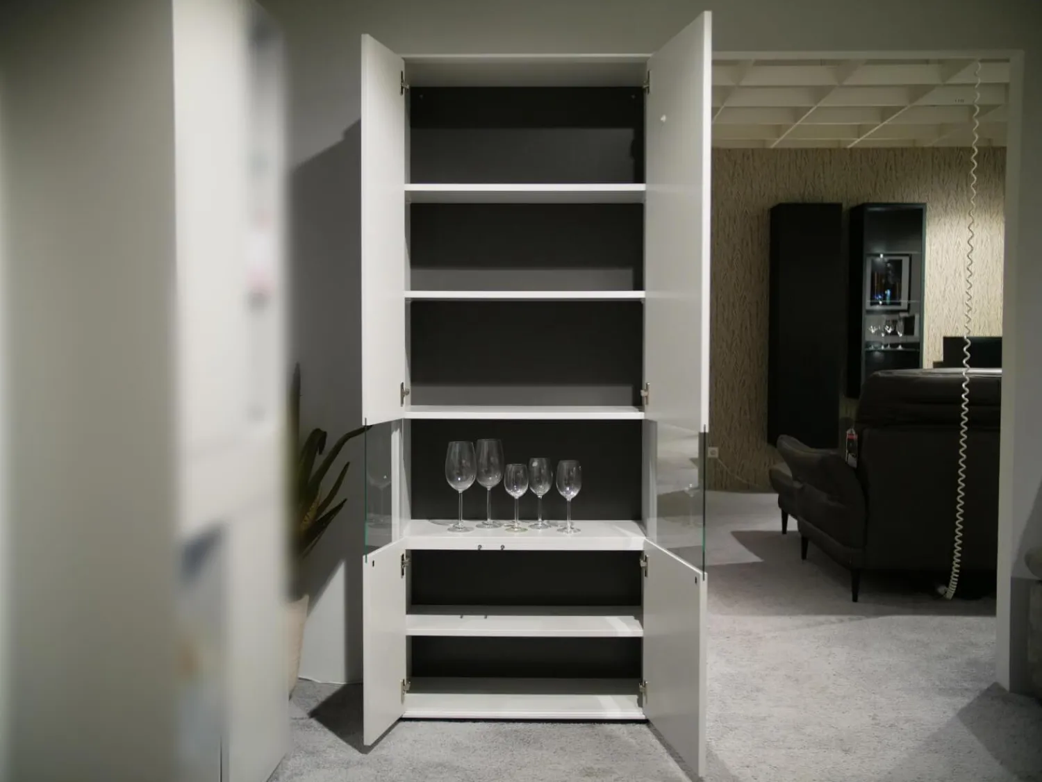 WK Wohnen Vitrinen & Highboards|Vitrine WK 419 Intono 62462 Lack Steingrau 407 Rückwand Lack Quarz- Lin