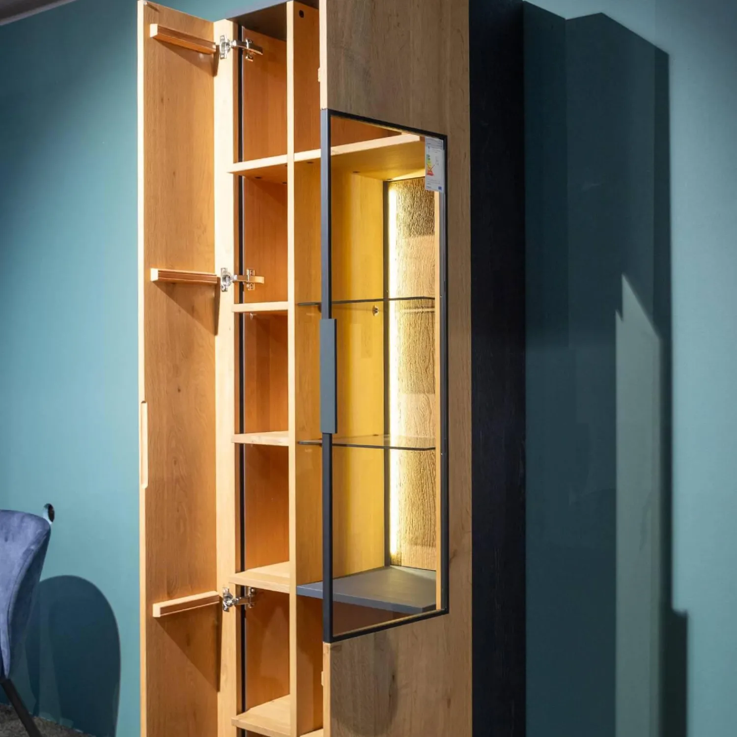 Schöner Wohnen-Kollektion Vitrinen & Highboards|Vitrine Yoris Rechts Front Kerneiche Umato Gebürstet Korpus Eiche Anthrazit Mit Beleuchtung