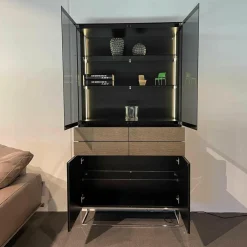 Kettnaker Vitrinen & Highboards|Vitrinenschrank KE Soma in Lack Schwarz Schubladen Eiche silbergrau mit Glasfach und Innenbeleuchtun